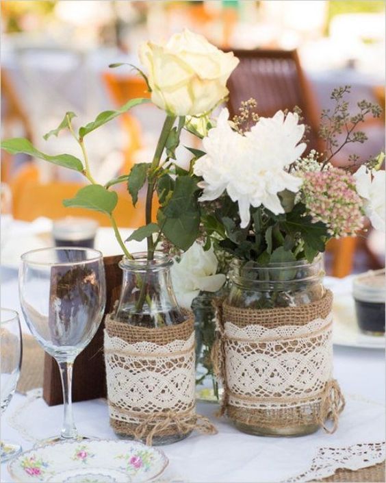 recyclage de pots en verre pour décoration table de mariage
