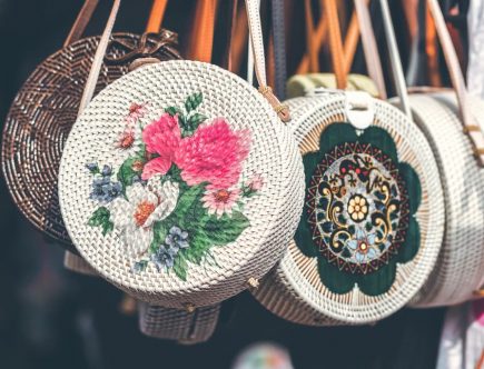 La façon de porter son sac, un révélateur de personnalité