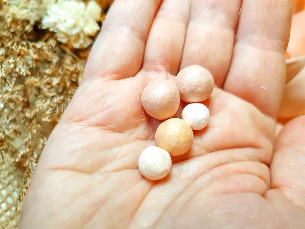 les perles de poudre révélatrices de lumière Gold Pearls Guerlain