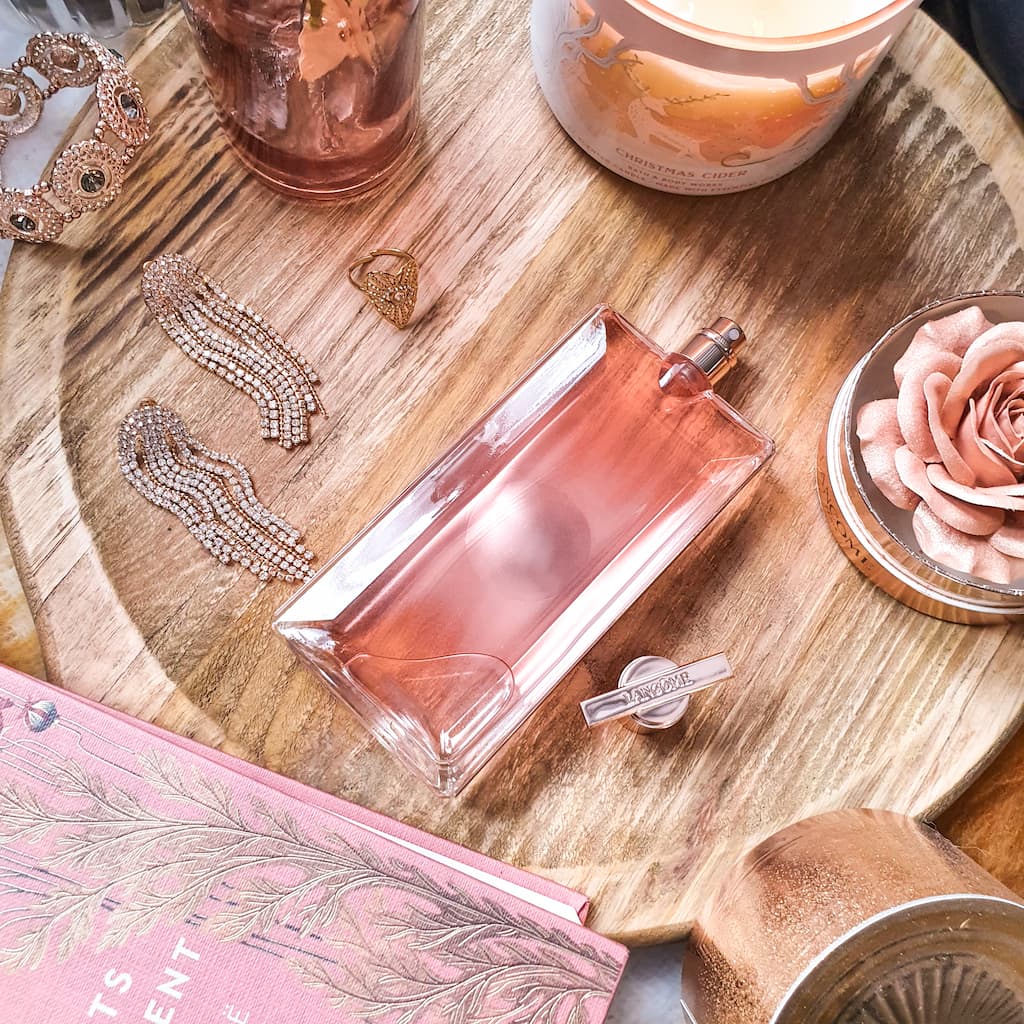L'Eau de parfum Idôle Aura Lancôme aux notes de rose et de sel