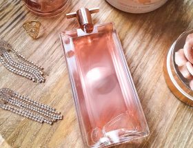 L'Eau de parfum Idôle Aura Lancôme aux notes de rose et de sel
