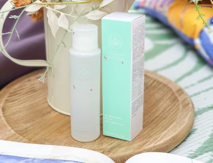 Le démaquillage tout en douceur avec l'eau de la gamme Cleanskin Annayake