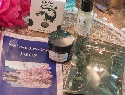 On célèbre le hanami avec la box Routine Bien-être Japon La Thérapie Box