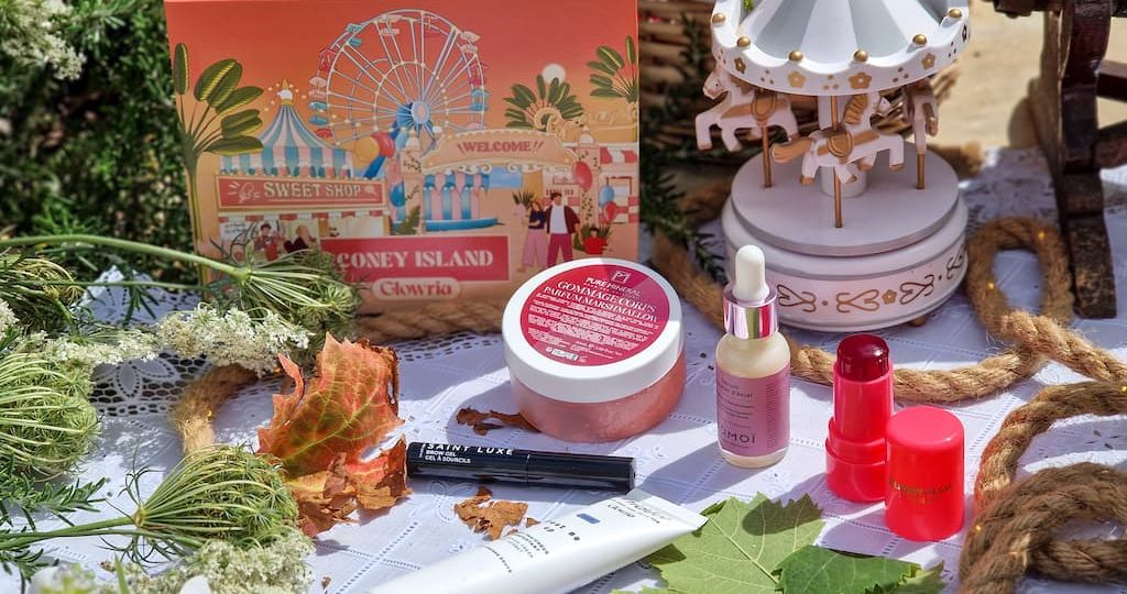 Glowria Août 2025 Cap sur Coney Island avec une box beauté 100% plaisir estival
