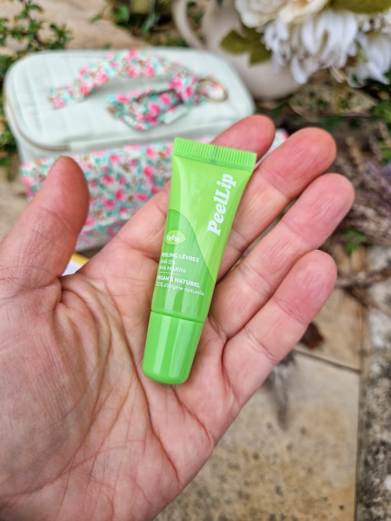 BIOTYFULL Box « Happy 10 »  la Trousse Fleurie Collector qui prolonge la fête !