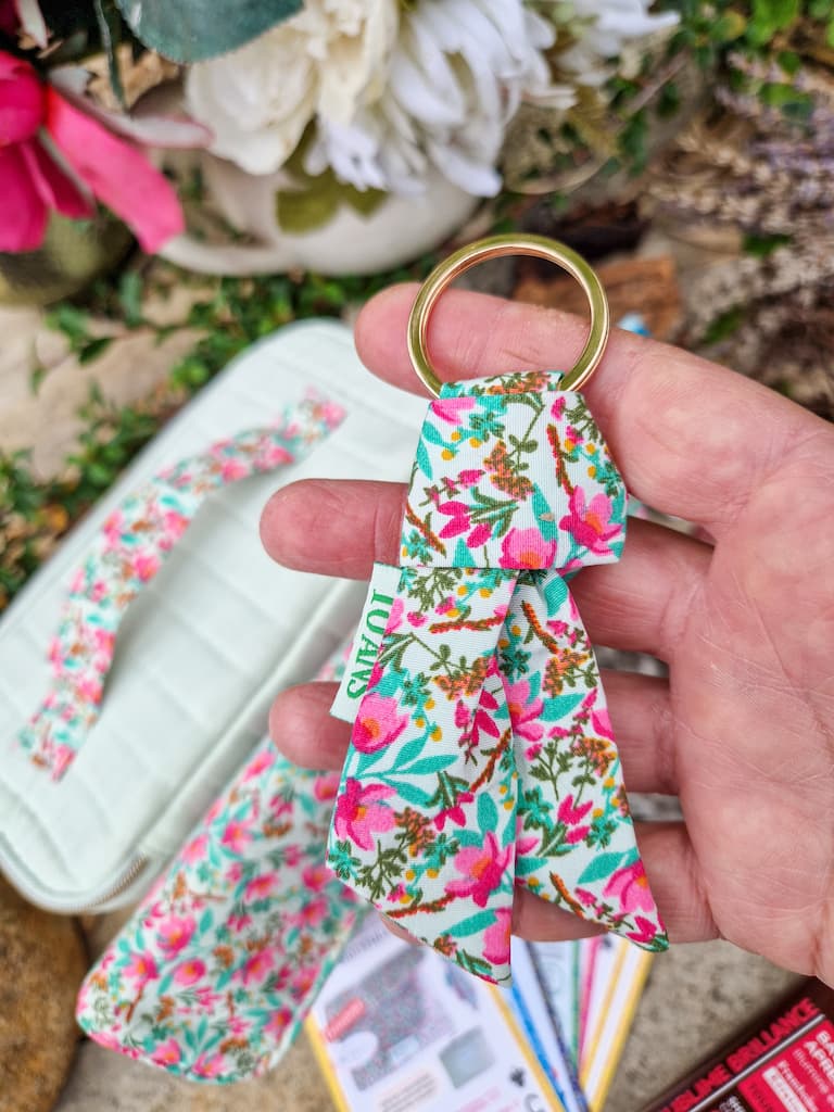 BIOTYFULL Box « Happy 10 »  la Trousse Fleurie Collector qui prolonge la fête !