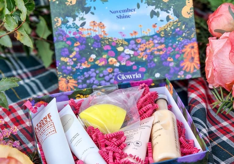 Glowria Box “November Blues Shine” la box beauté qui illumine votre mois de novembre