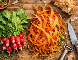 Ne jetez plus rien ! Mes recettes bluffantes pour cuisiner épluchures, fanes et restes (zéro gaspi, maxi goût !)