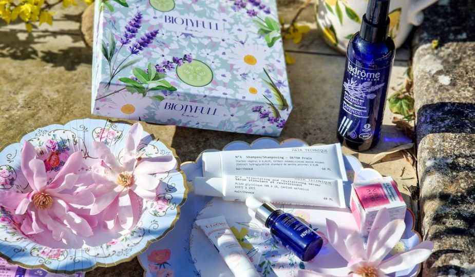 Biotyfull Box Fraîcheur Florale le Printemps s'invite dans votre salle de bain !