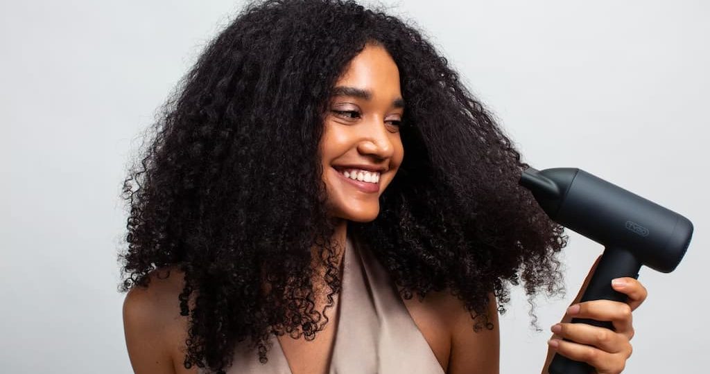 Cheveux crépus Pourquoi la routine sur-mesure est votre meilleure alliée (et comment Zenaba révolutionne votre quotidien)