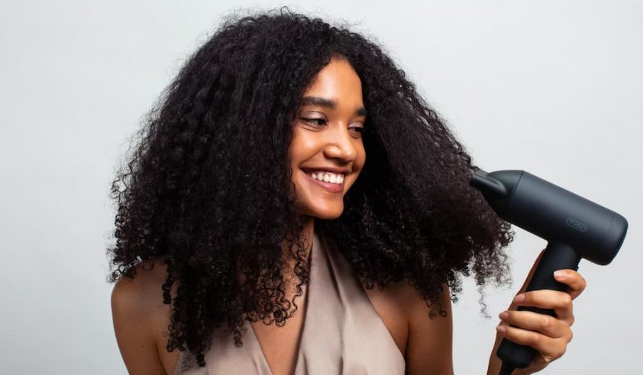 Cheveux crépus Pourquoi la routine sur-mesure est votre meilleure alliée (et comment Zenaba révolutionne votre quotidien)