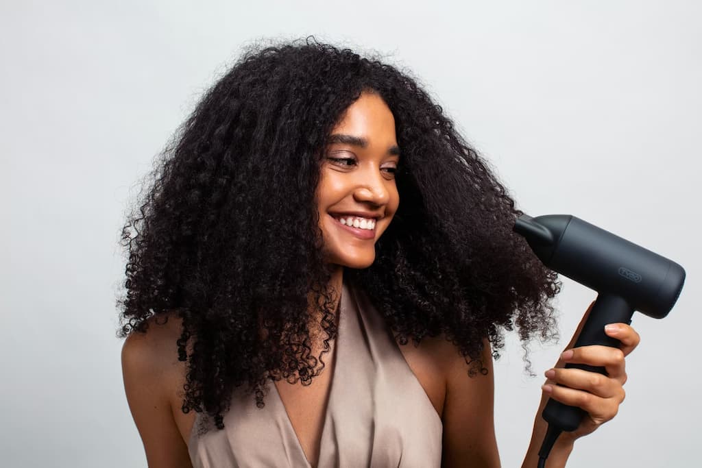 Cheveux crépus Pourquoi la routine sur-mesure est votre meilleure alliée (et comment Zenaba révolutionne votre quotidien)